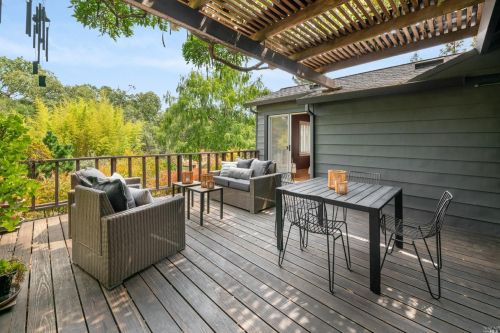 1095 Pine Tree Ln, Sebastopol CA  95472-2681 exterior