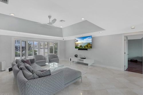 151 Bayview Ave, Naples, FL 34108-2137