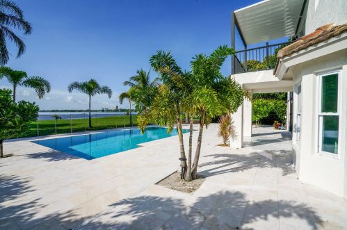 3712 Shore Dr, West Palm Beach, FL 33407-3530