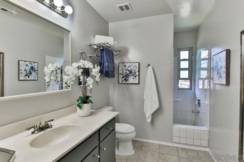 4323 Loma Riviera Ct, San Diego CA 92110-5504 exterior