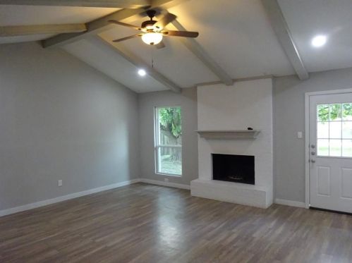 9423 Braeburn Gln, Austin TX  78729-2804 exterior