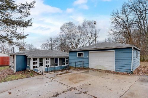 105 Oak St, Edgerton, WI 53534-9333