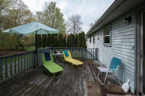 38 Pieper Dr, Wallingford CT  06492-2016 exterior