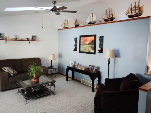 2041 Oakwood Dr, Green Bay, WI 54304-1964