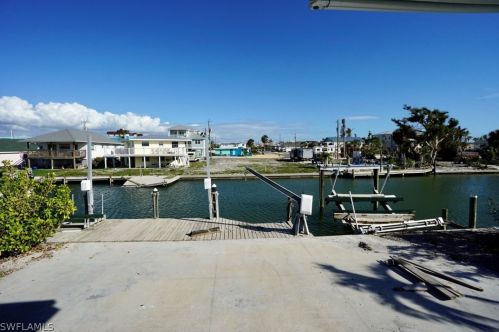 750 Matanzas Ct, Fort Myers Beach FL  33931-2120 exterior