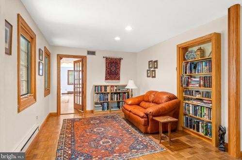 4 Stephen Dr, Glen Mills PA  19342-8803 exterior