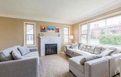 522 95th St, Minneapolis, MN 55420-4205