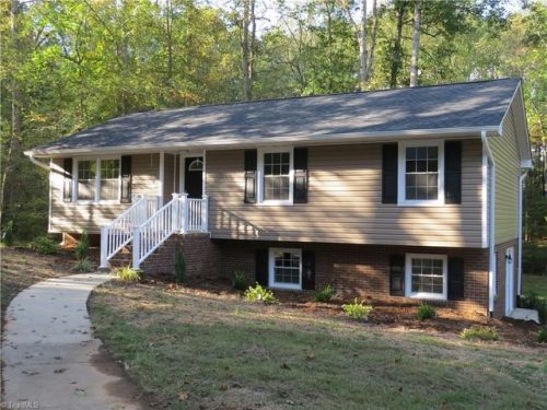 806 Briarwood St, Reidsville, NC 27320-7019