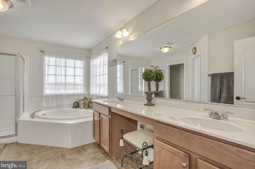 13503 Eagles Rest Dr, Leesburg VA 20176-5035 exterior