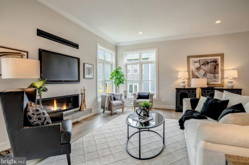 6580 Brooks Pl, Falls Church VA  22044-1105 exterior