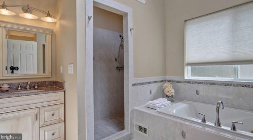 7127 Roosevelt Ave, Falls Church VA  22042-1623 exterior