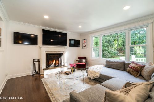 74 Nichols Ave, Stamford CT  06905-2226 exterior