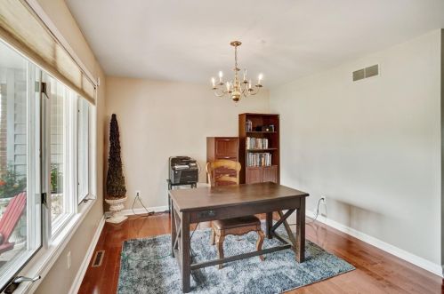 10413 Sandy Ln, Hammond, IN 46321-4351