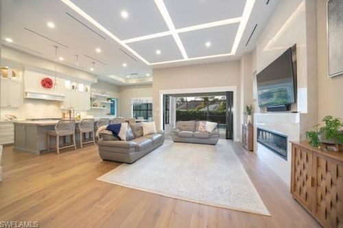 83 Willowick Dr, Naples, FL 34110-1339