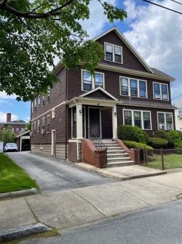 40 Ashland St, Medford, MA 02155-3251