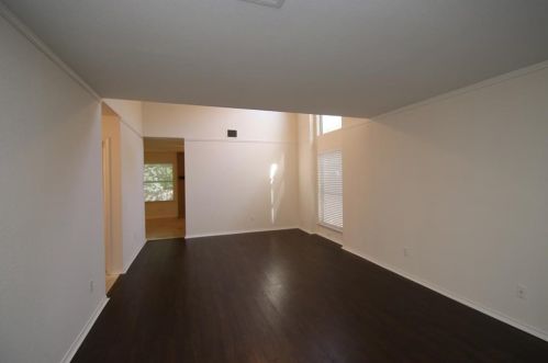 8604 Dandelion Trl, Austin TX  78745-8067 exterior