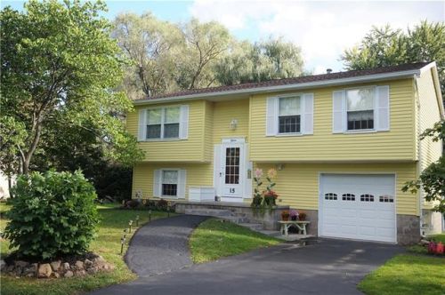 15 Mertensia Ln, Henrietta, NY 14467-8912