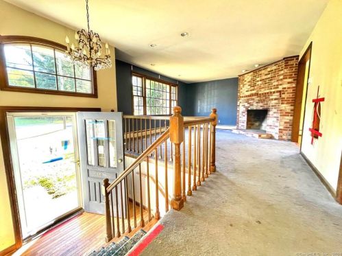 1096 Ellington Rd, Wapping, CT 06074-3512