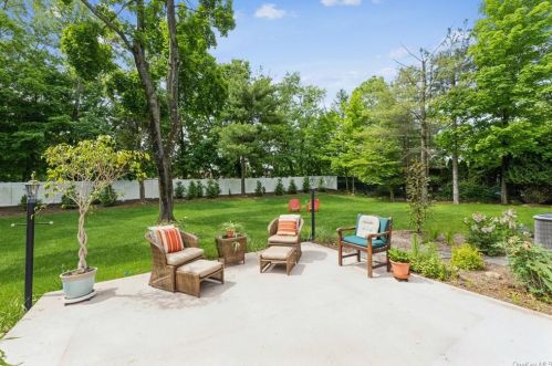 25 Cardinal Ct, West Nyack NY  10994-1031 exterior