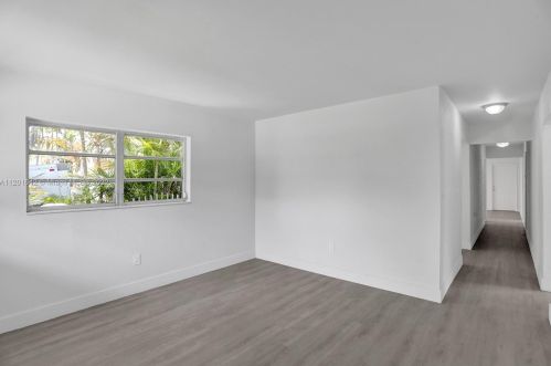 381 61st St, Hialeah, FL 33013-1067