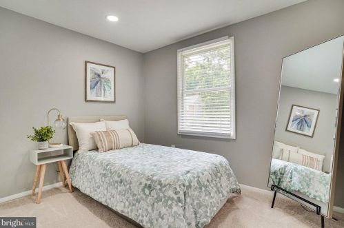 8064 Donegal Ln, Springfield VA  22153-2360 exterior