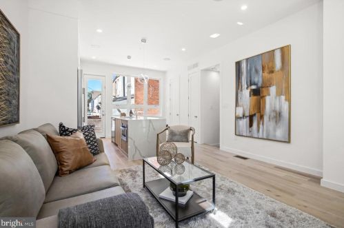 808 13th St, Washington DC  20002-4440 exterior