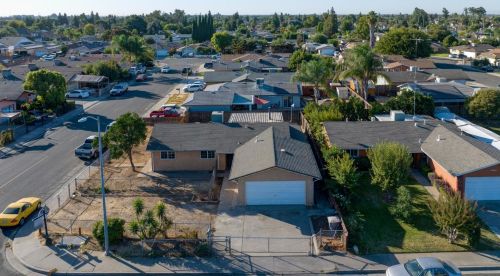2824 Ward Ave, Riverbank, CA 95367-2895