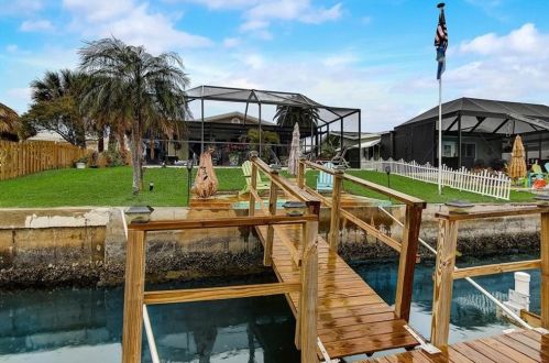 4046 Floramar Ter, New Port Richey FL 34652-3167 exterior