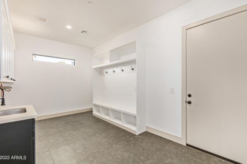 4039 Earll Dr, Phoenix AZ  85018-7143 exterior