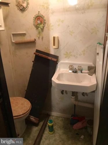 5022 River Rd, Camden NJ  08110-2843 exterior