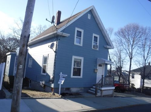 78 Woodlawn St, Everett, MA 02149-5040