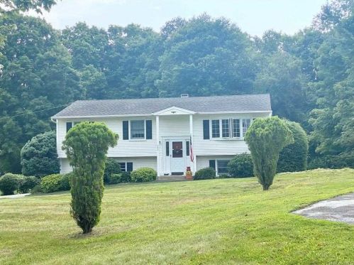 242 Dahlia Dr, Mahopac NY  10541-3768 exterior