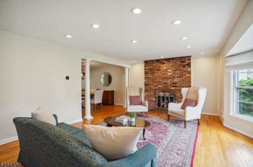 16 Arden Ct, Berkeley Heights, NJ 07922-1942