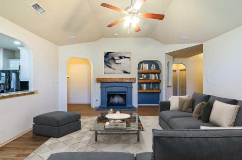 1100 Nora Ln, Denton, TX 76210-8698