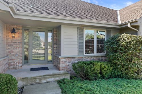 10723 Oxford Ct, Thiensville, WI 53092-8549