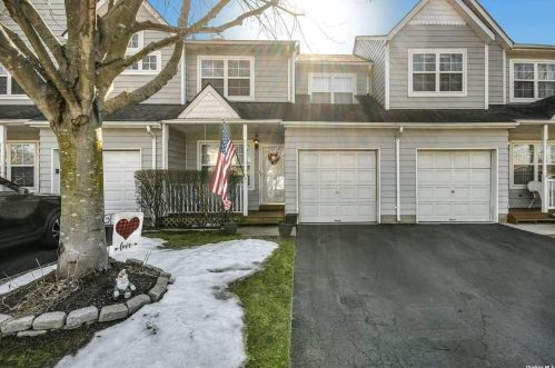 388 Smith St, Central Islip, NY 11722-3726