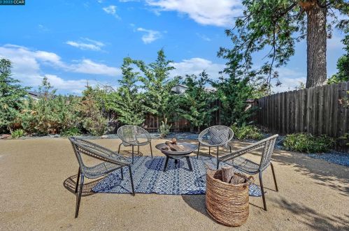 1831 Oakmead Dr, Concord CA 94520-3006 exterior