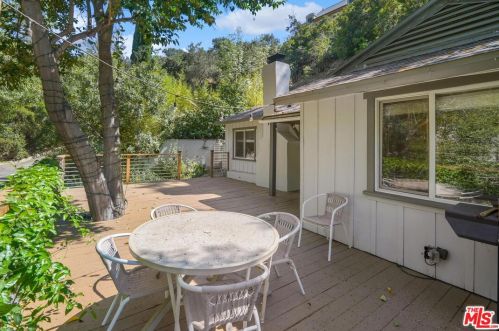 3985 Alta Mesa Dr, North Hollywood CA  91604-4010 exterior