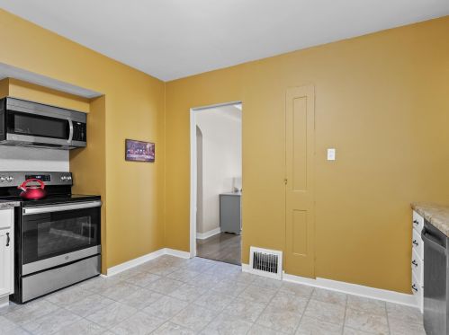 1108 8 St, Manitowoc WI 54220-2818 exterior