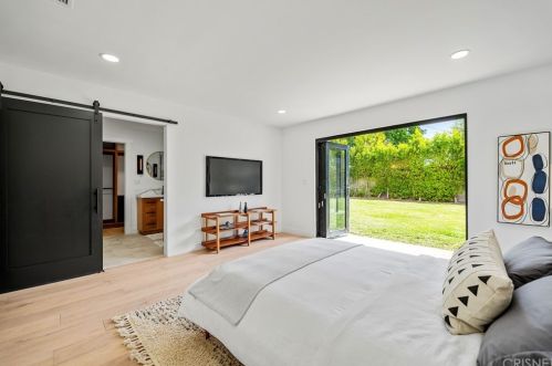 5254 Buffalo Ave, Van Nuys CA  91401-5929 exterior