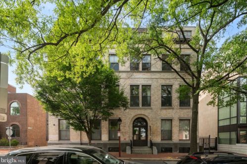 220 3rd St, Philadelphia PA  19106-1113 exterior