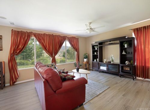 23810 Oak View Ln, Santa Clarita CA  91321-4661 exterior