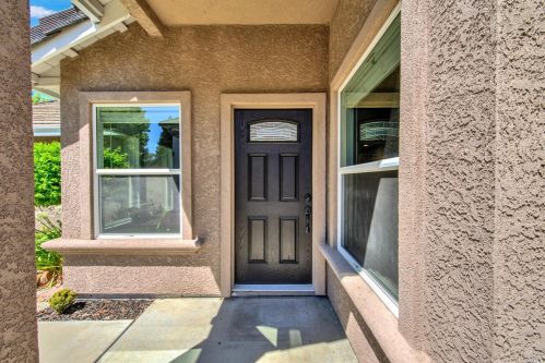 537 Stanford St, Vacaville CA  95687-4609 exterior