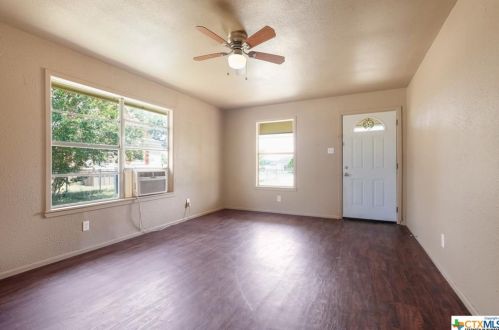 210 Windy Hl, Seguin TX  78155-0748 exterior