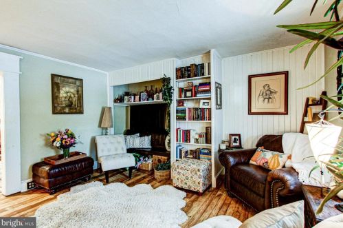 189 Oakland Ave, Gardenville PA  18901-4646 exterior