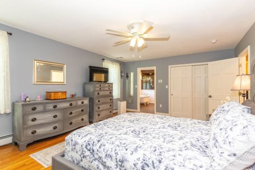 8 Canter Ct, Nashua NH  03063-2929 exterior