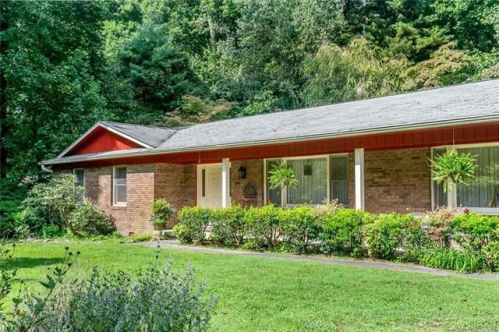 16 Hunters Ln, Hendersonville, NC 28791-1663