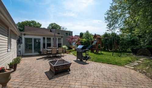 62 Donato Dr, West Paterson, NJ 07424-1325