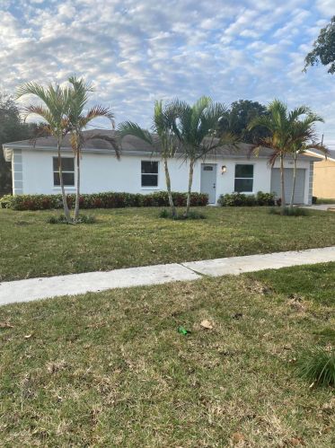 1487 Mangonia Dr, West Palm Beach FL  33401-2421 exterior