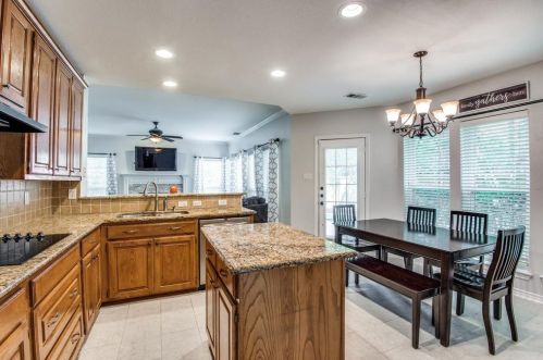 2104 Stevenson Ln, Lewisville TX  75028-3739 exterior